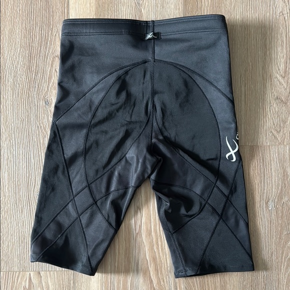 2XU Performance Compression Shorts - Picture 2 of 2